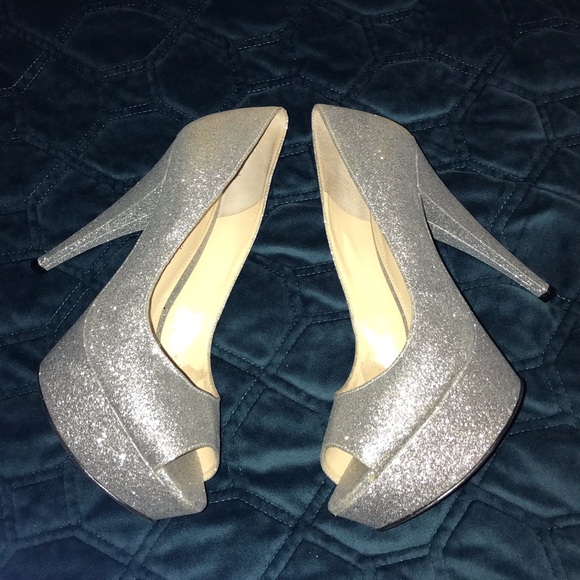 Enzo Angiolini Silver Glitter Pumps - Picture 9 of 14